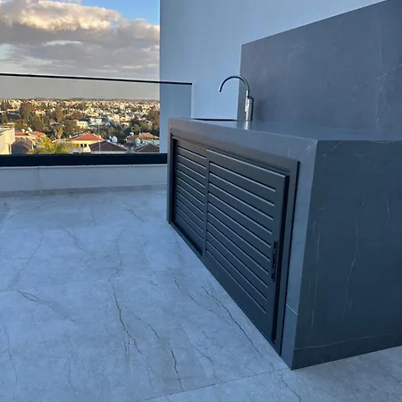 Lux Level 4 Penthouse Tower 206 Nikósie