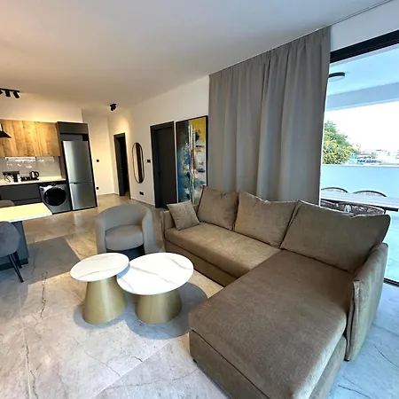 Lux Level 4 Penthouse Tower 206 Nikósie