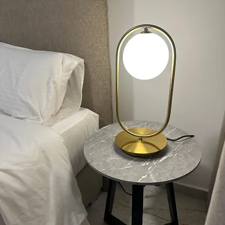 Lux Level 4 Penthouse Tower 206 Apartment *