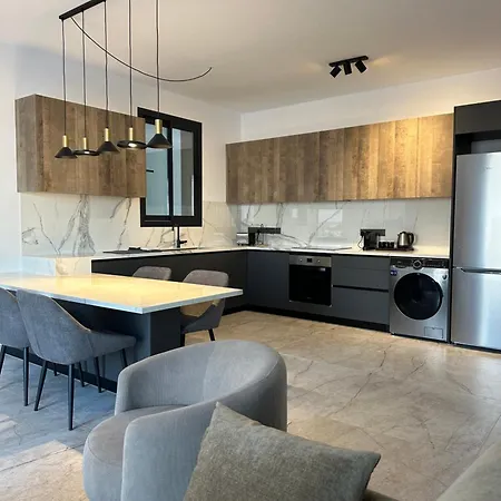 Apartment Lux Level 4 Penthouse Tower 206