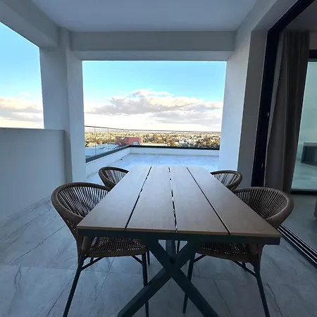 Apartment Lux Level 4 Penthouse Tower 206