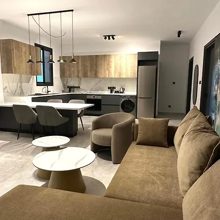 Lux Level 4 Penthouse Tower 206