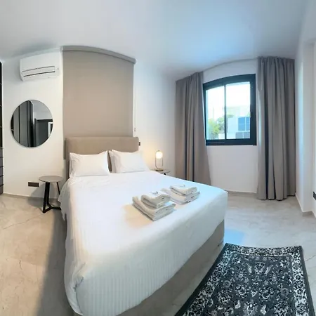 Lux Level 4 Penthouse Tower 206