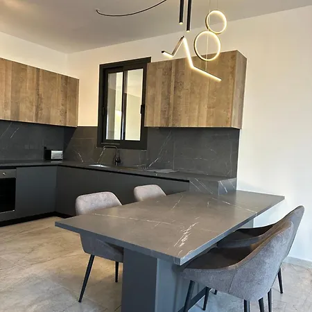 Apartment Lux Level 4 Penthouse Tower 206