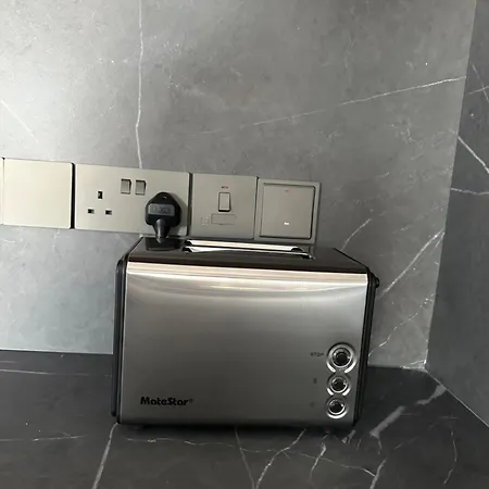Lux Level 4 Penthouse Tower 206